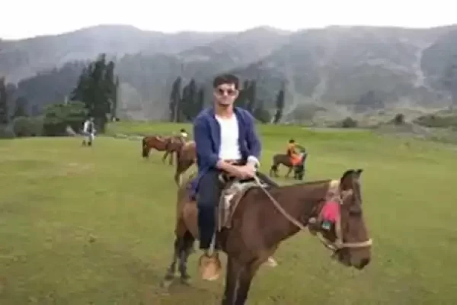 Horse-riding-in-Gulmarg Wildsnow.in